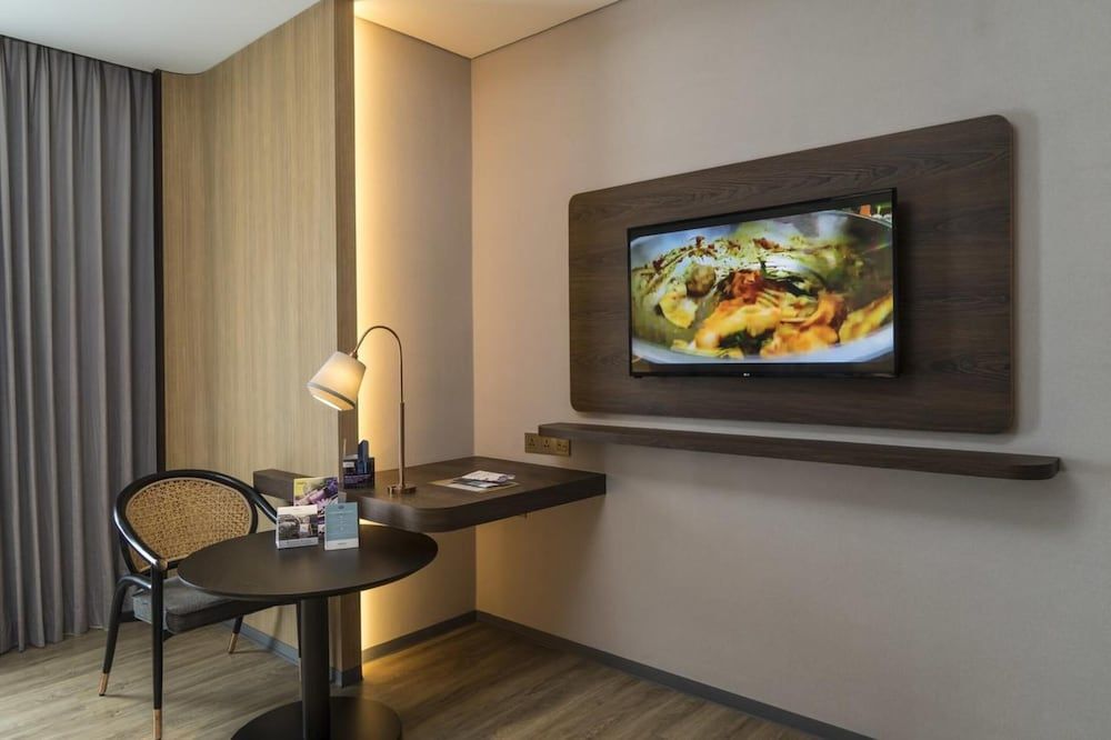 Mercure Jakarta Gatot Subroto Superior Room, 2 Twin Beds 5