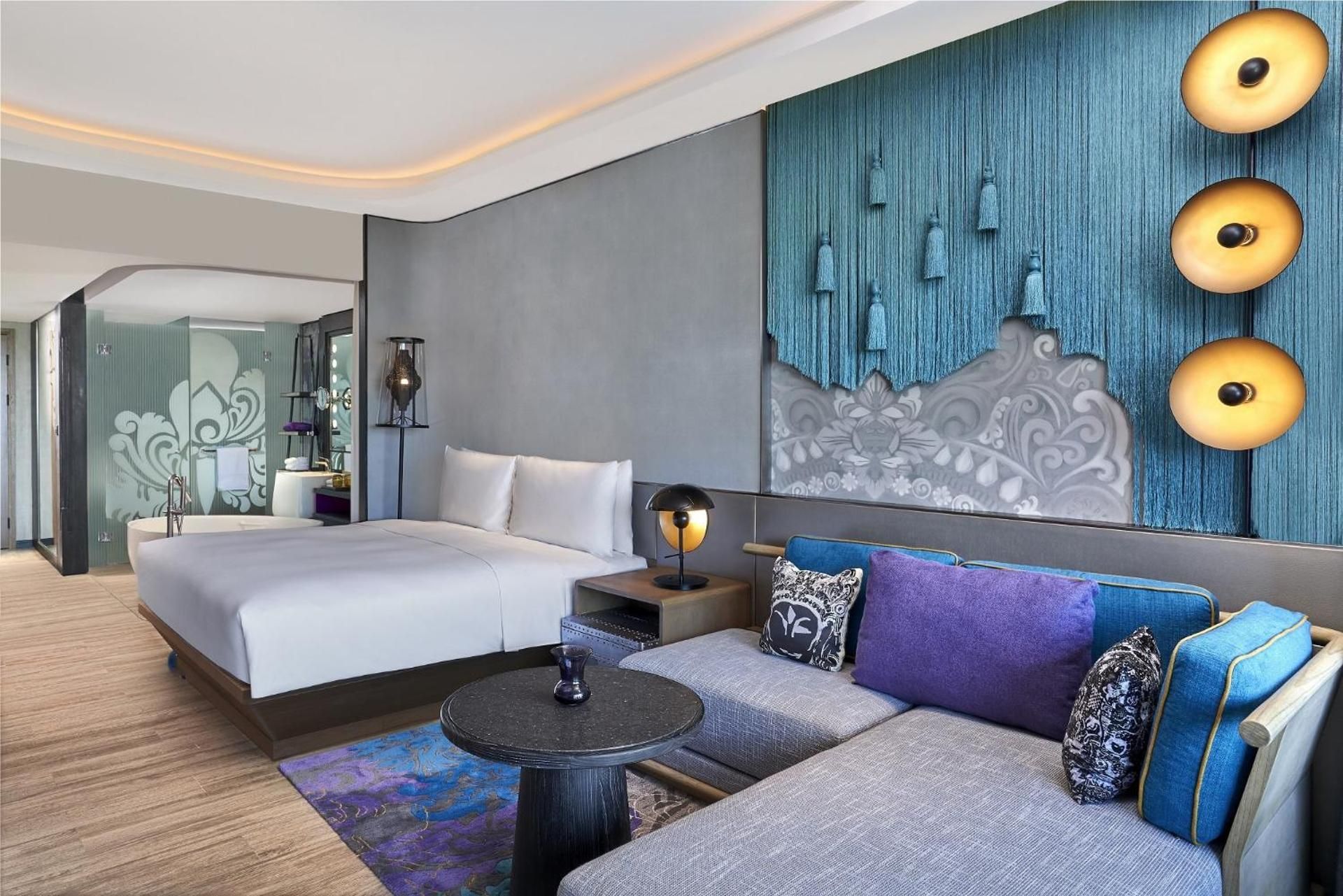Deluxe Partial Sea View, Guest room, 1 King, Sofa bed, Partial sea view, Balcony