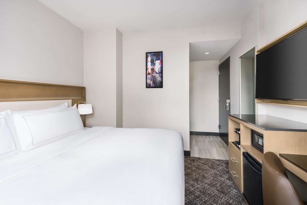undefined Doubletree by Hilton New York Times Square South 5