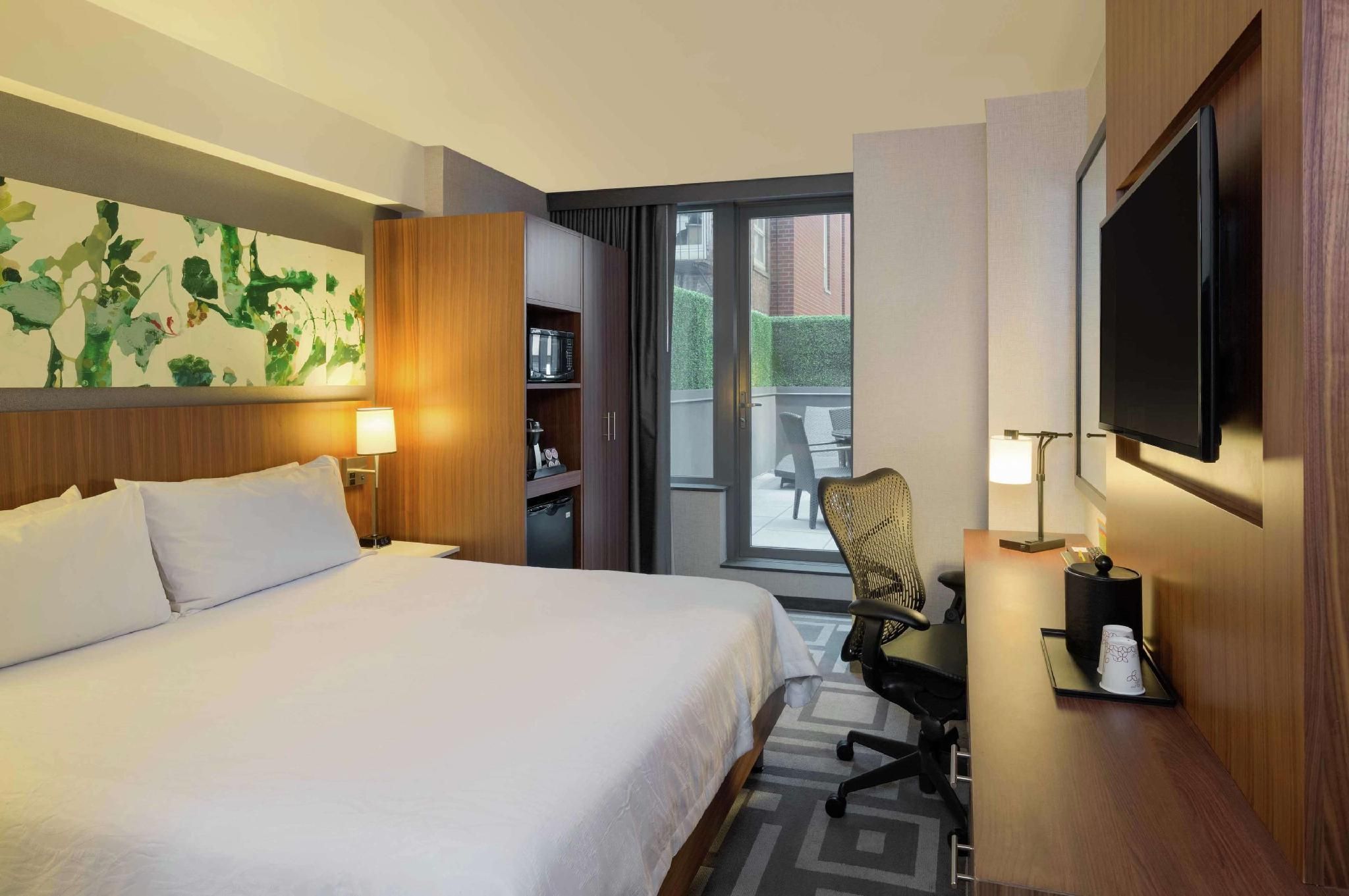 1 KING BED DELUXE-OUTDOOR TERRACE