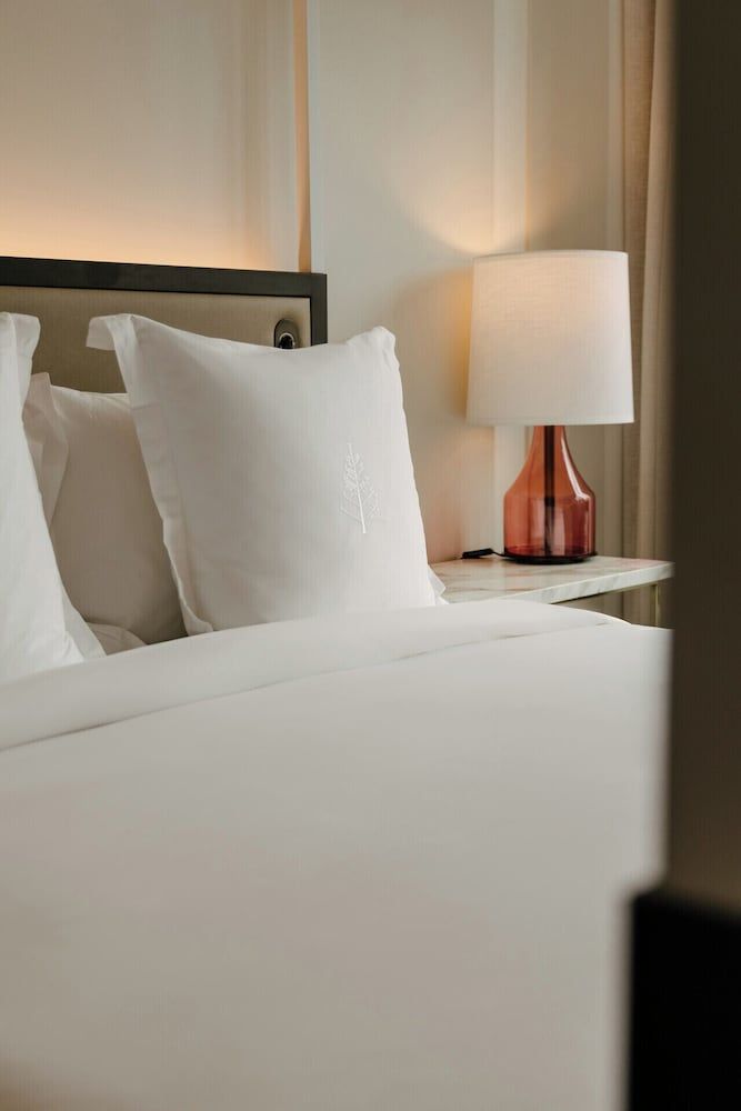 undefined Four Seasons Hotel Montreal 8