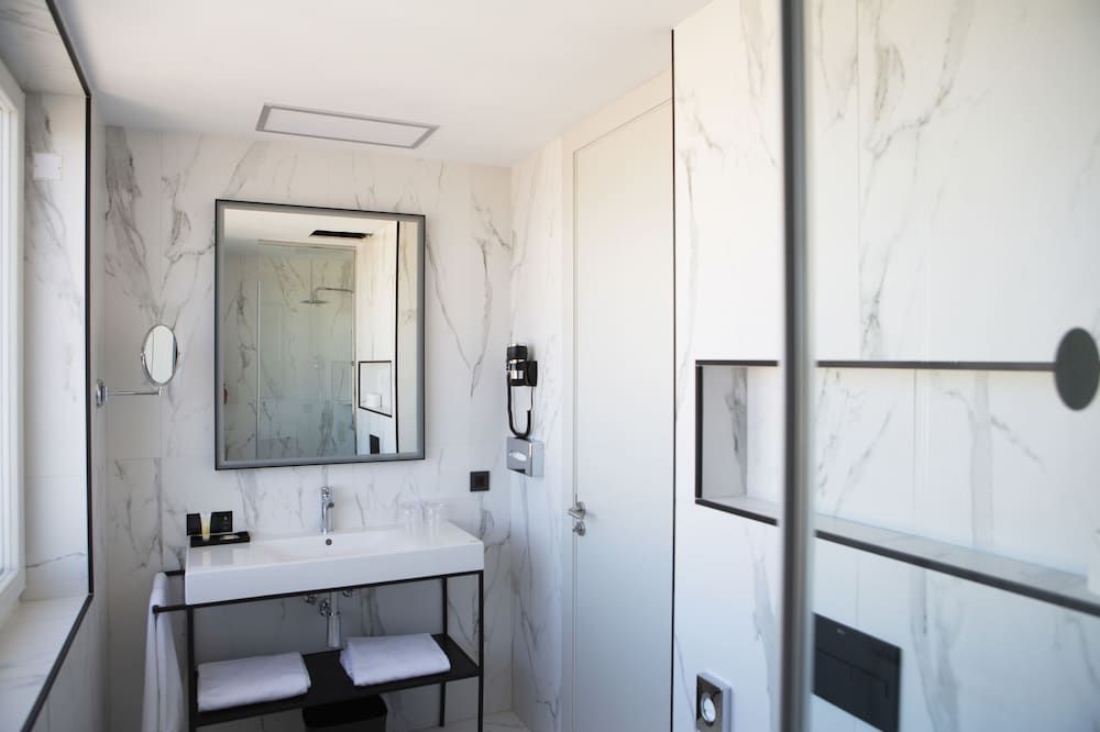 Hotel Riu Plaza España Deluxe Room (Twin) 15