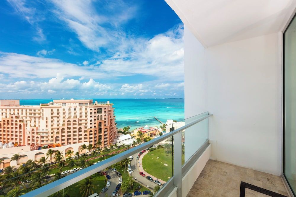 Krystal Grand Cancun All Inclusive Standard Room, 2 Double Beds, Partial Ocean View 3