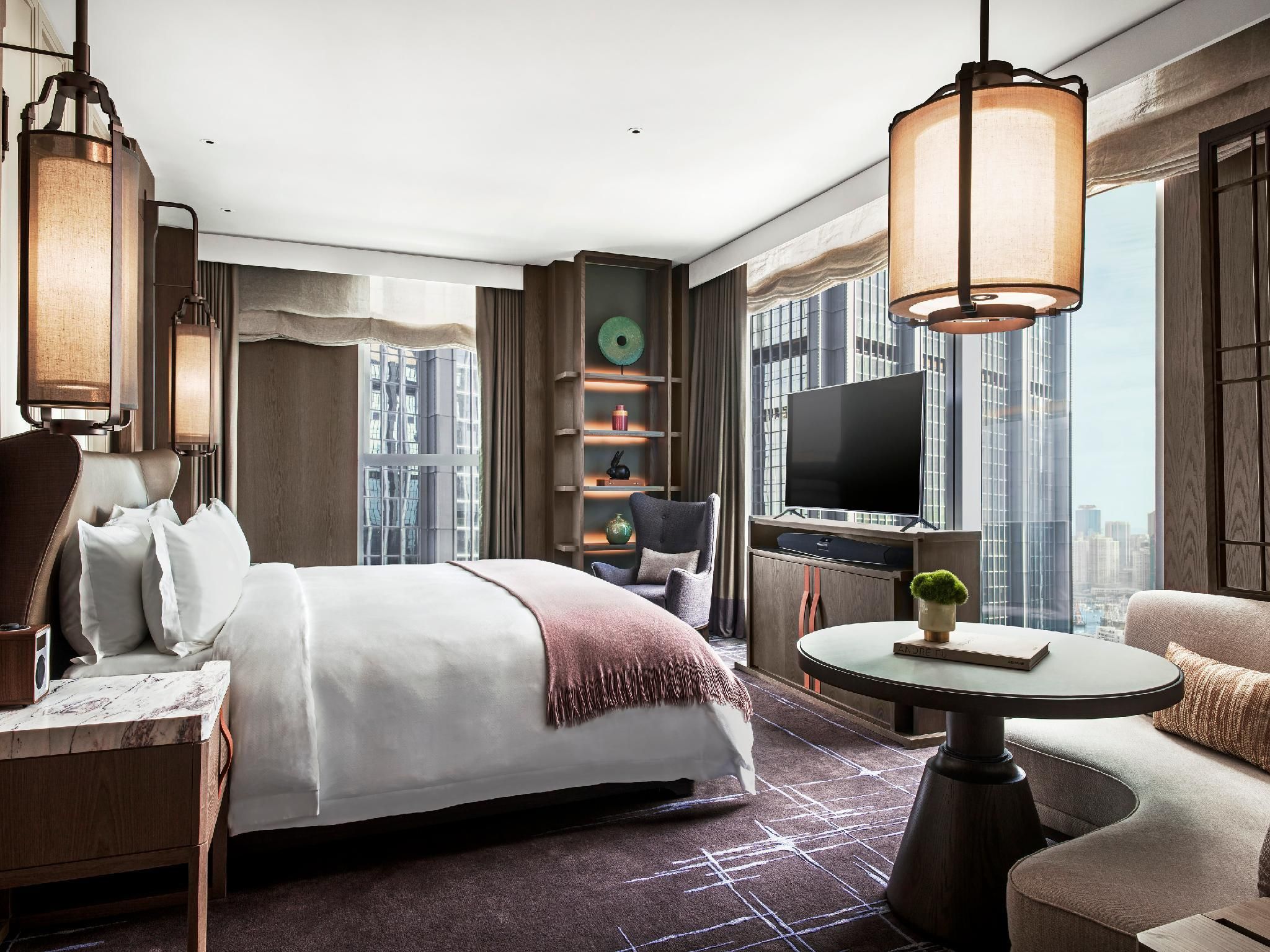St. Regis Suite, 1 Bedroom Suite, 1 King, City view, Corner room