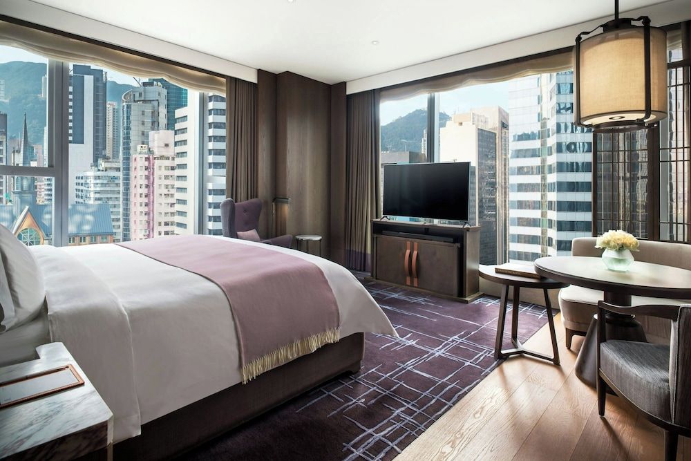 Room, 1 King Bed, Corner (City View)