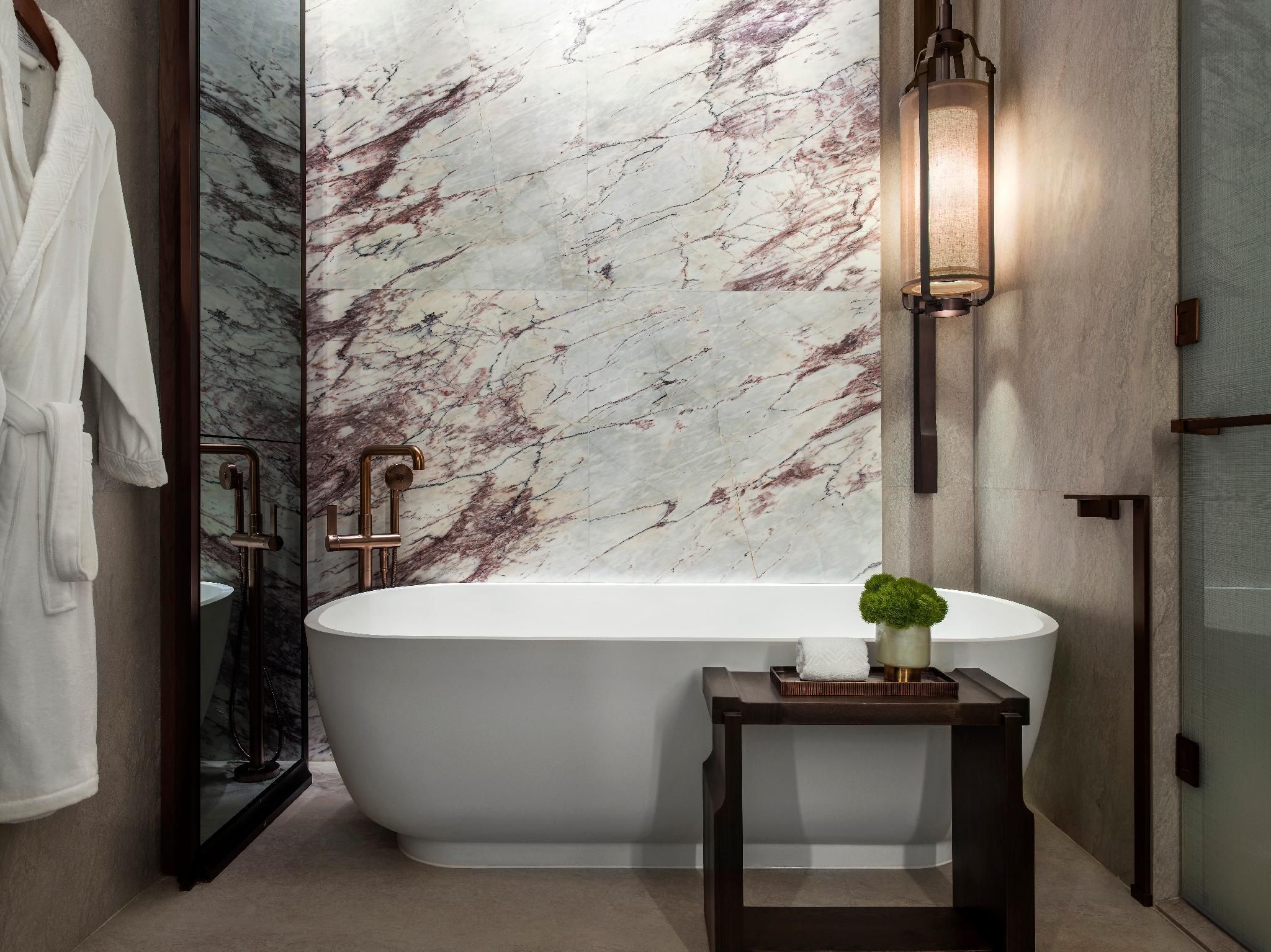 Guest room, 1 King, City view