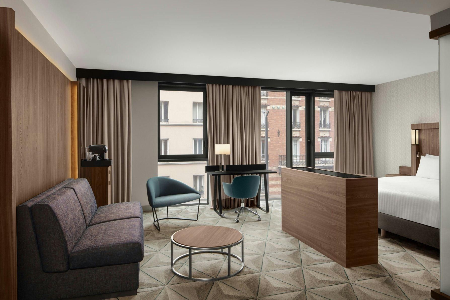 Executive Suite, 1 Bedroom Suite, 1 King, Sofa Bed, Executive Suite View, City View