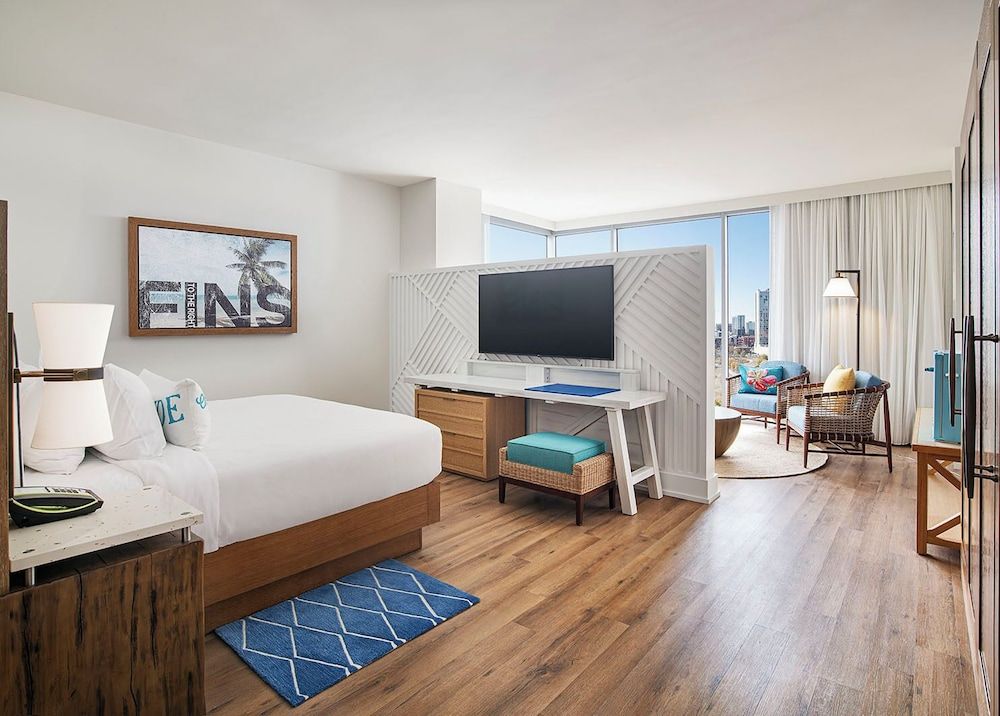 Suite, 1 King Bed with Sofa bed, Accessible (Mobility/Hearing, roll-in shower)