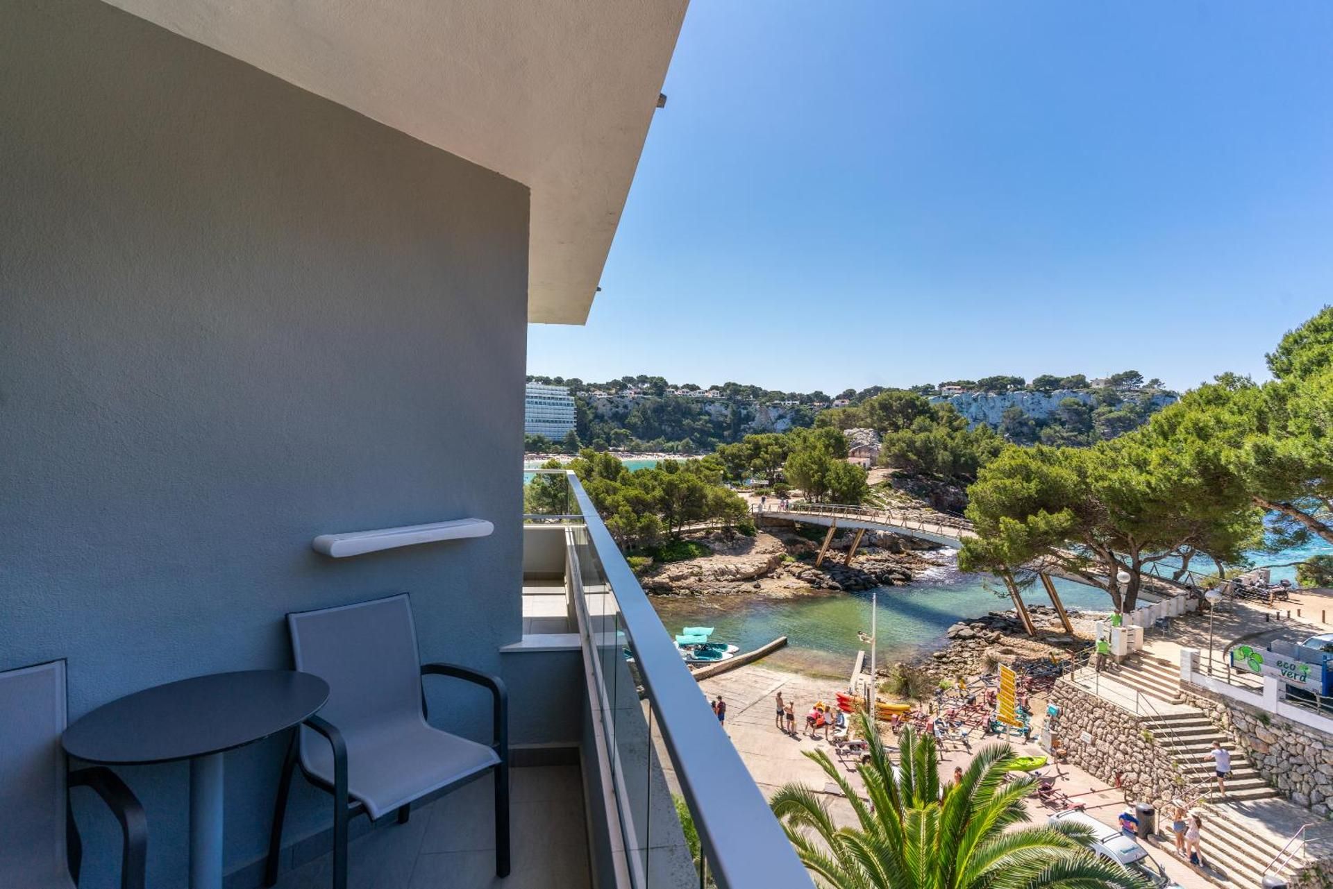 Double or Twin Room with Terrace and Sea View