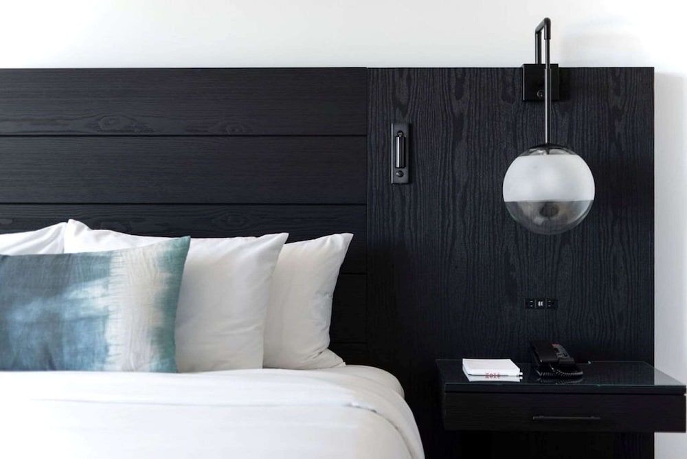 Wave Resort Deluxe Room, 1 King Bed, Mobility Accessible, Oceanfront 2