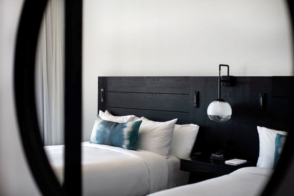 Wave Resort Deluxe Room, 2 Queen Beds, Mobility Accessible, Oceanfront 2