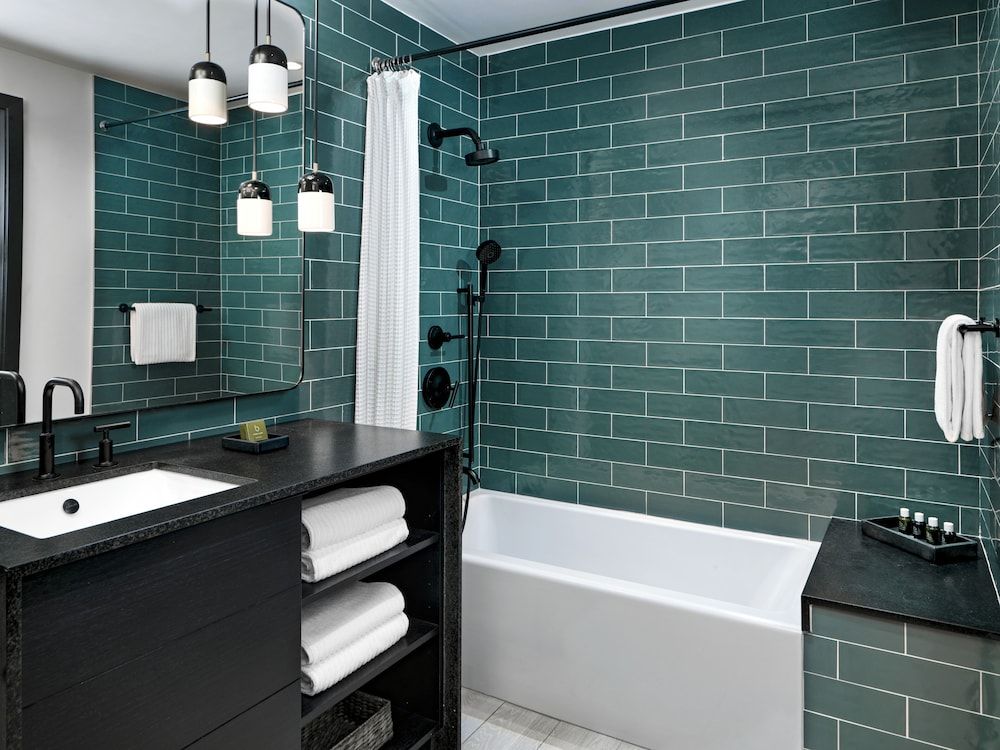 Wave Resort Deluxe Room, 2 Queen Beds, Mobility Accessible, Oceanfront 6