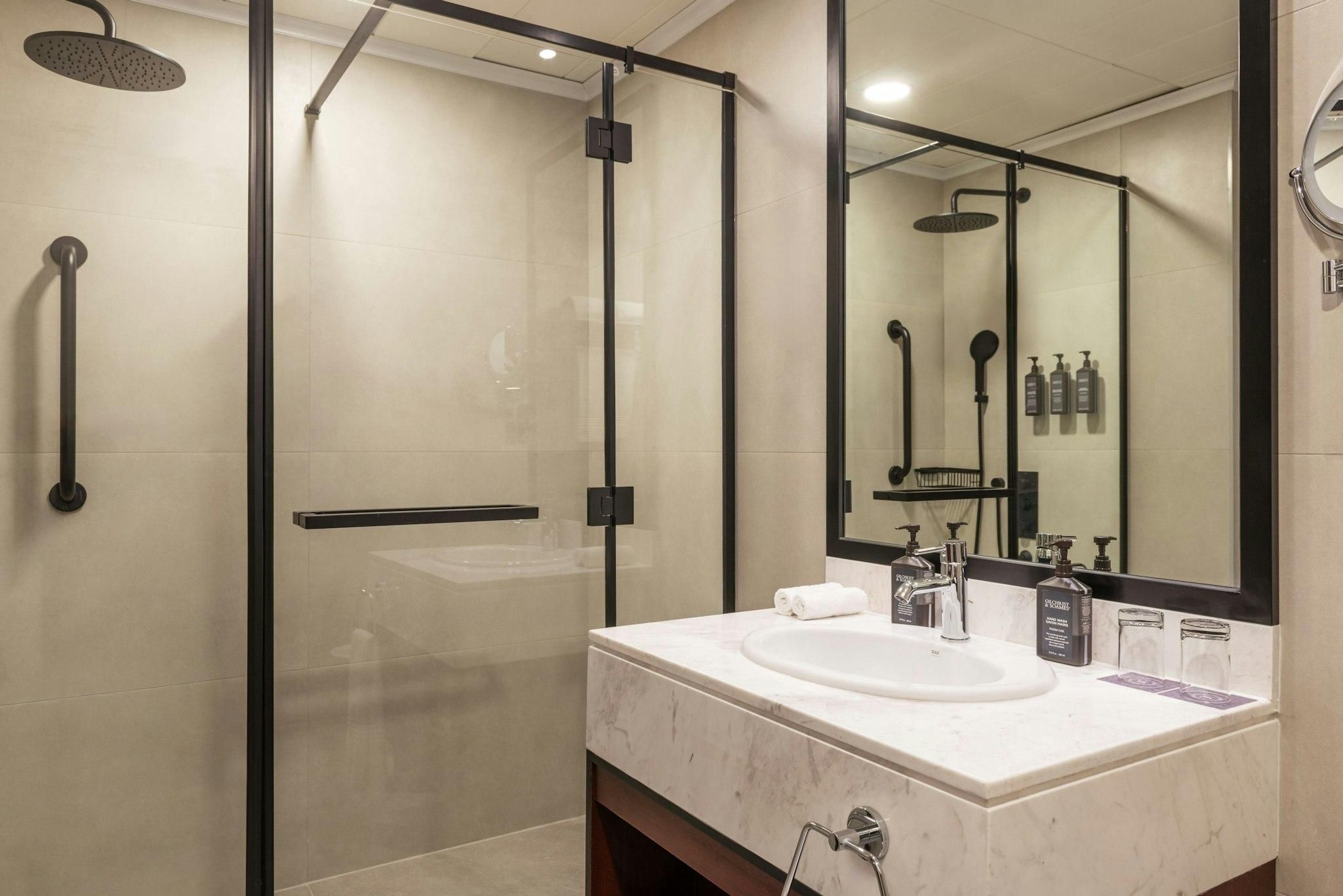 Family Deluxe Room, Connecting Guest room, Bedroom 1: 1 King, Bedroom 2: 2 Twin