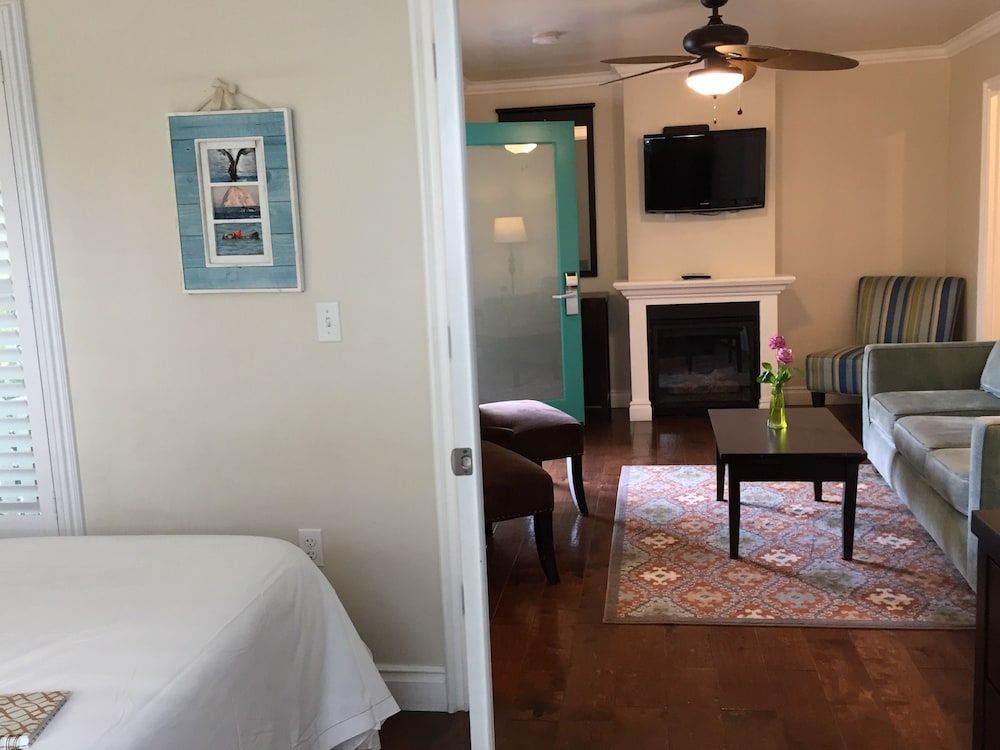 Beach Bungalow Inn and Suites