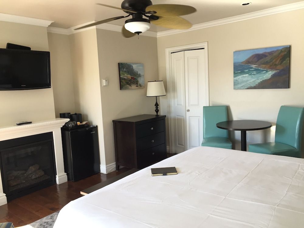 Beach Bungalow Inn and Suites Deluxe Room, 1 King Bed 5