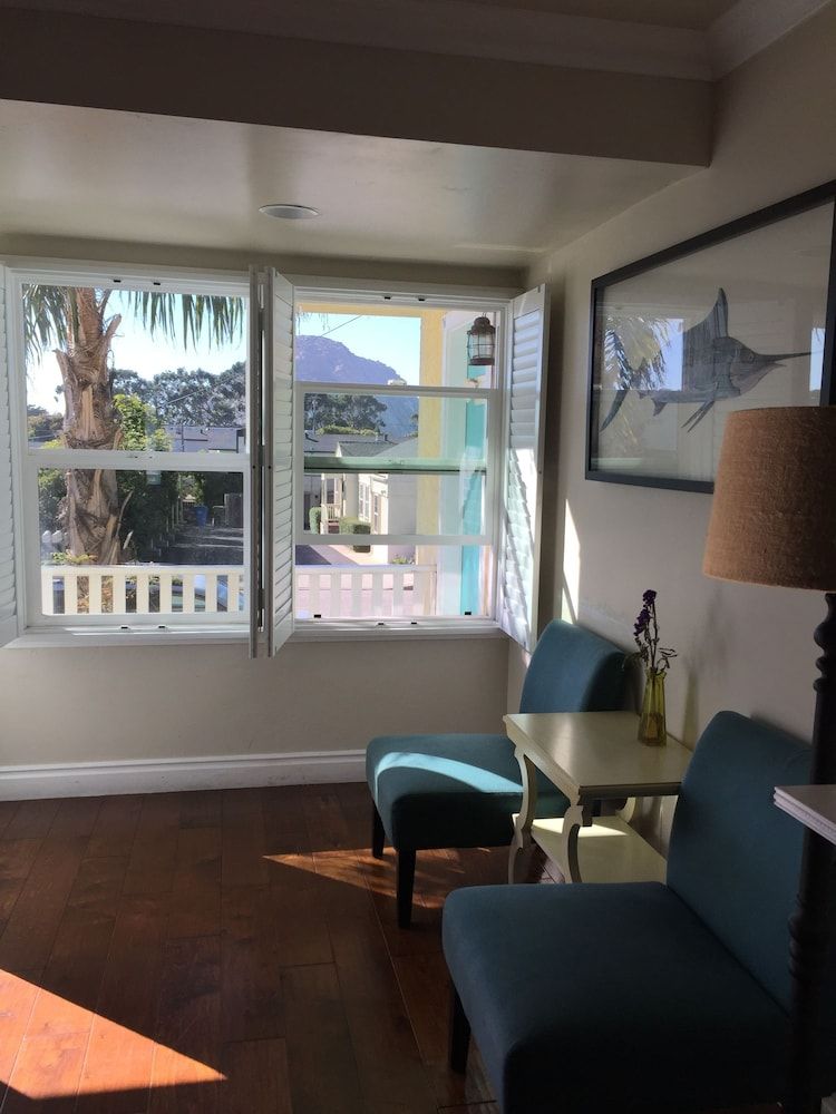 Beach Bungalow Inn and Suites Deluxe Room, 1 King Bed 14