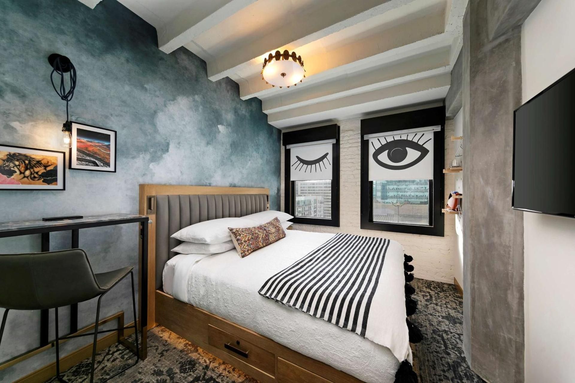 The Wayfarer Downtown LA, Tapestry Collection by Hilton 1 King Bed  2
