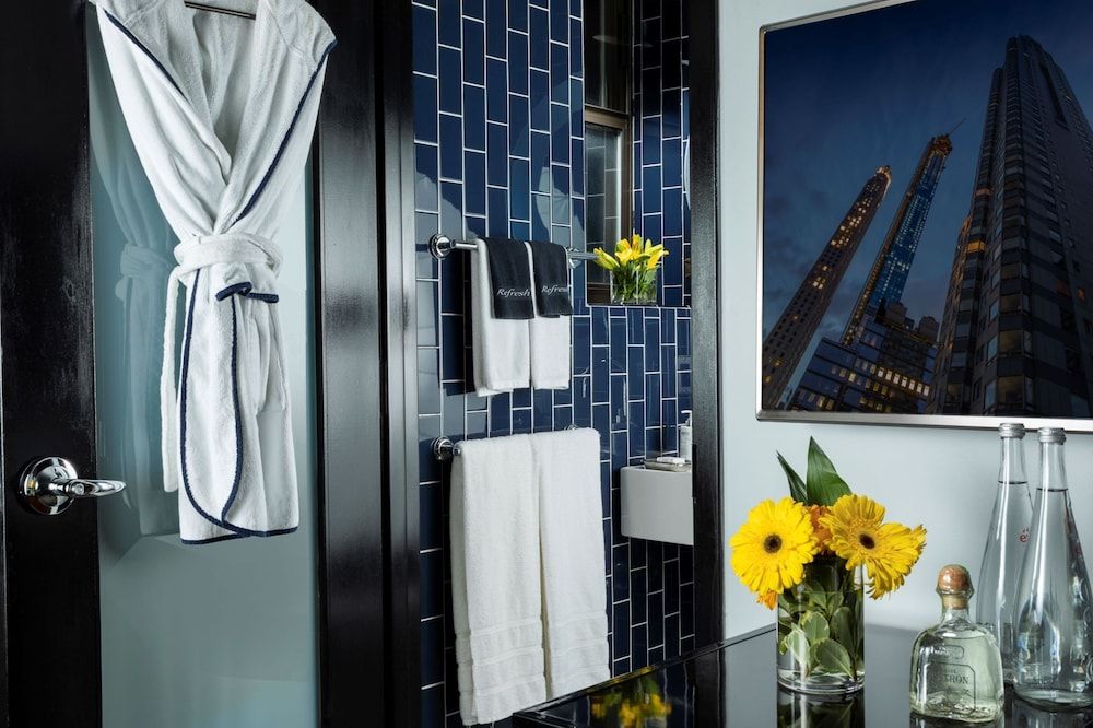 6 Columbus Central Park Hotel Superior Room, 1 Queen Bed 2