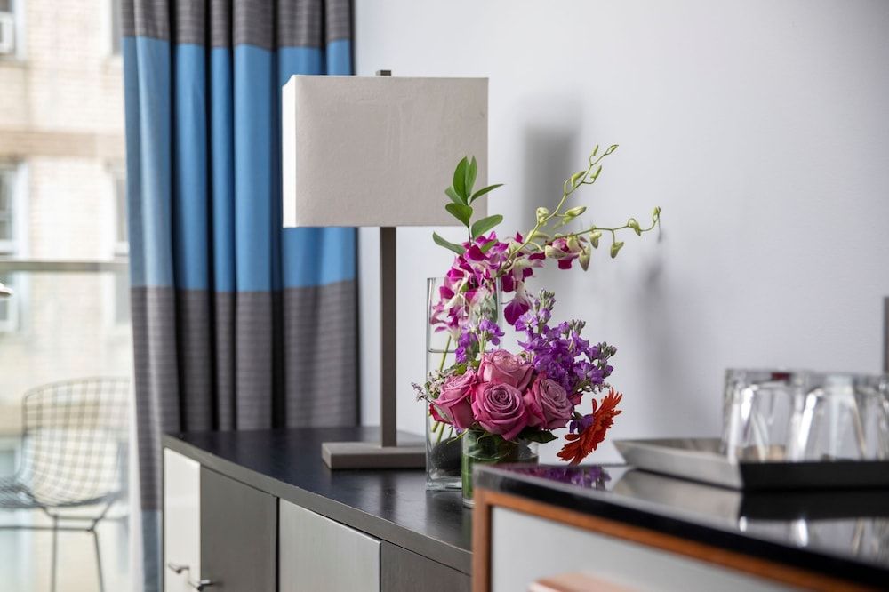 6 Columbus Central Park Hotel Superior Room, 1 Queen Bed 4