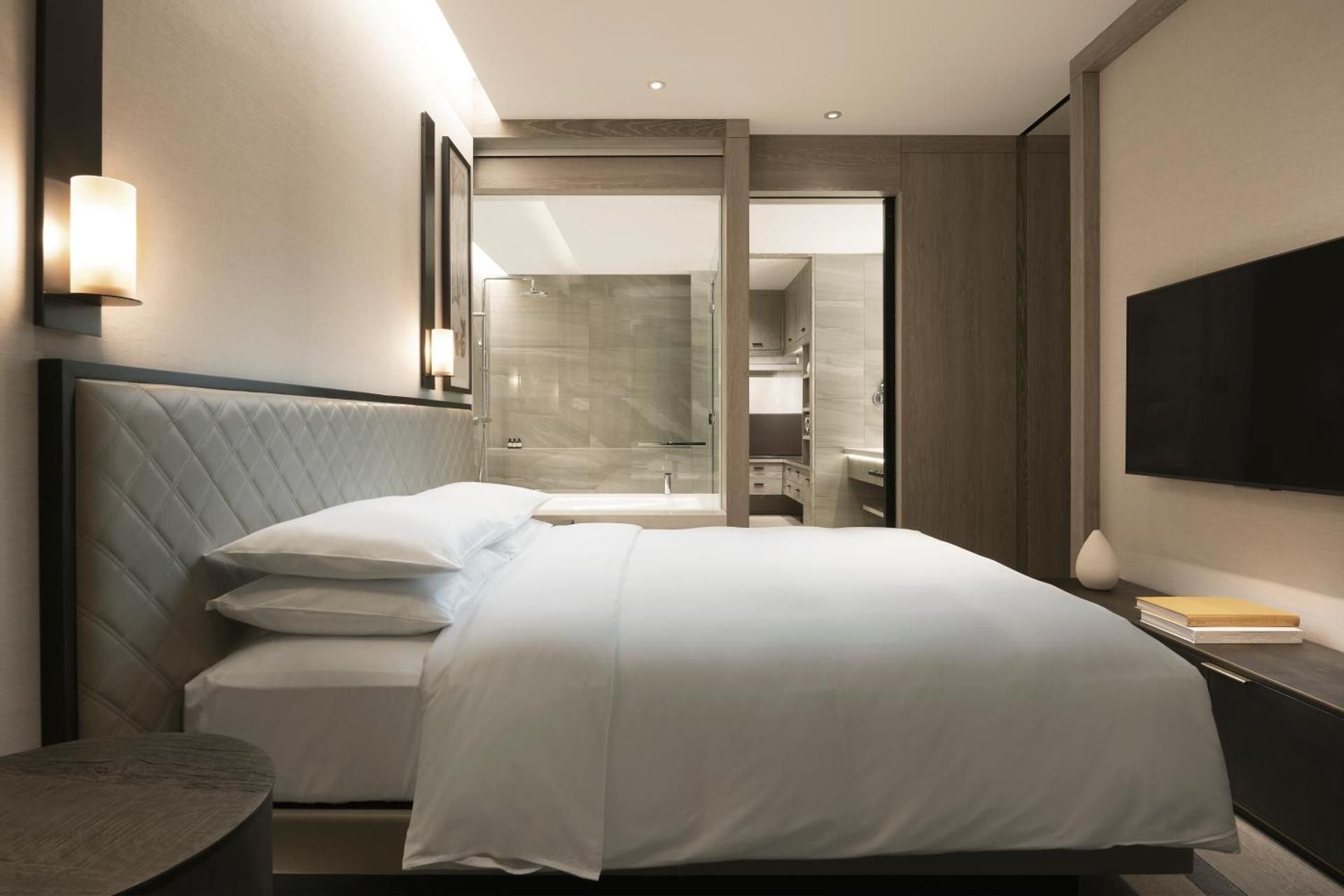 1 King Bed Suite