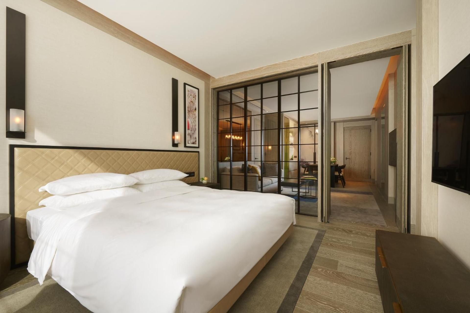 1 King Bed