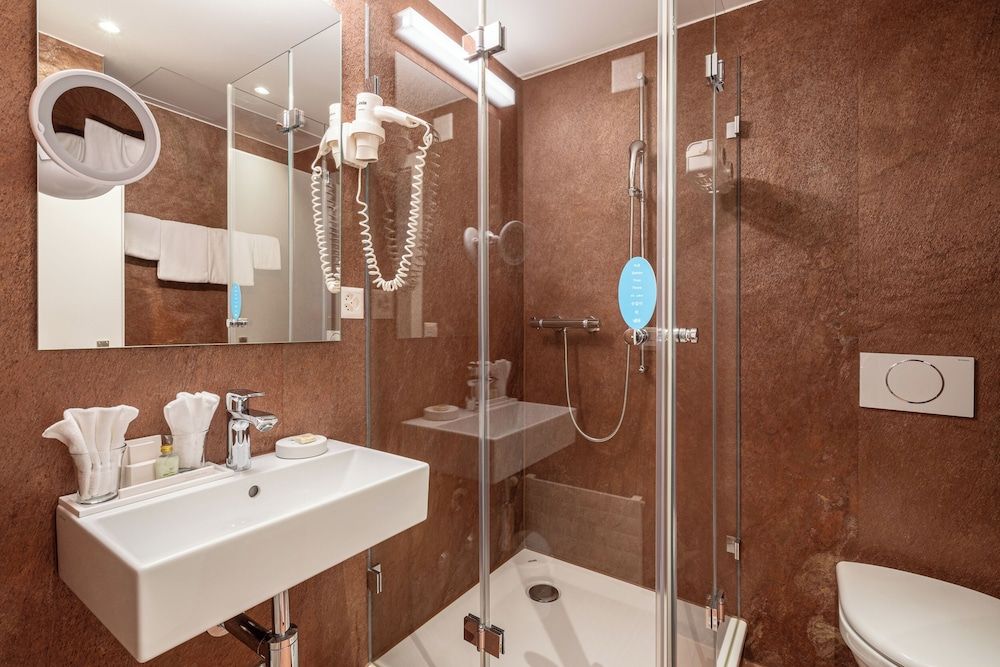 Hotel Du Nord Twin Room 6