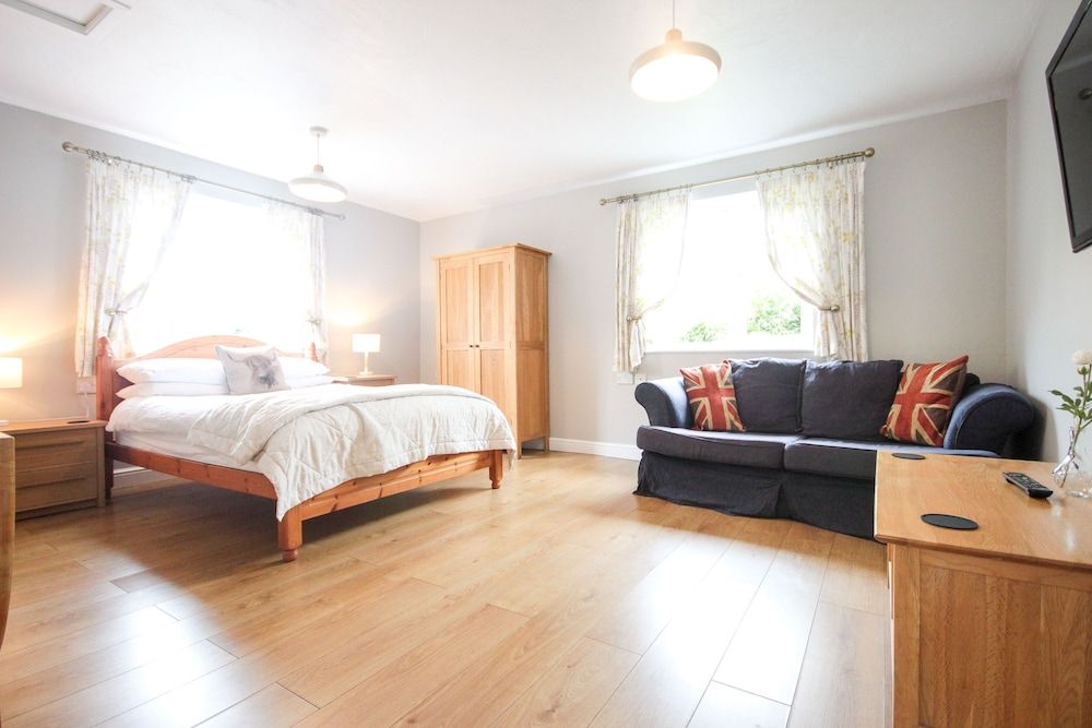 The Five Dials Inn Double Room (Whitney Bottom)