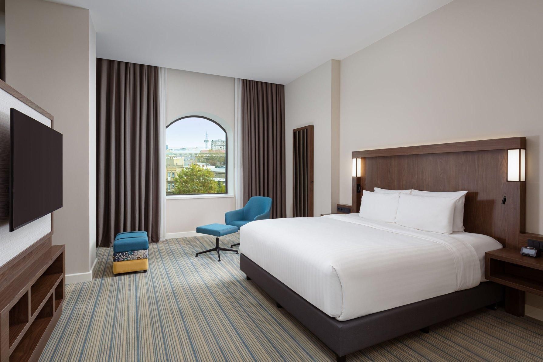 Junior Suite, 1 King, Alternate: sofa bed, Sofa bed, Garden view