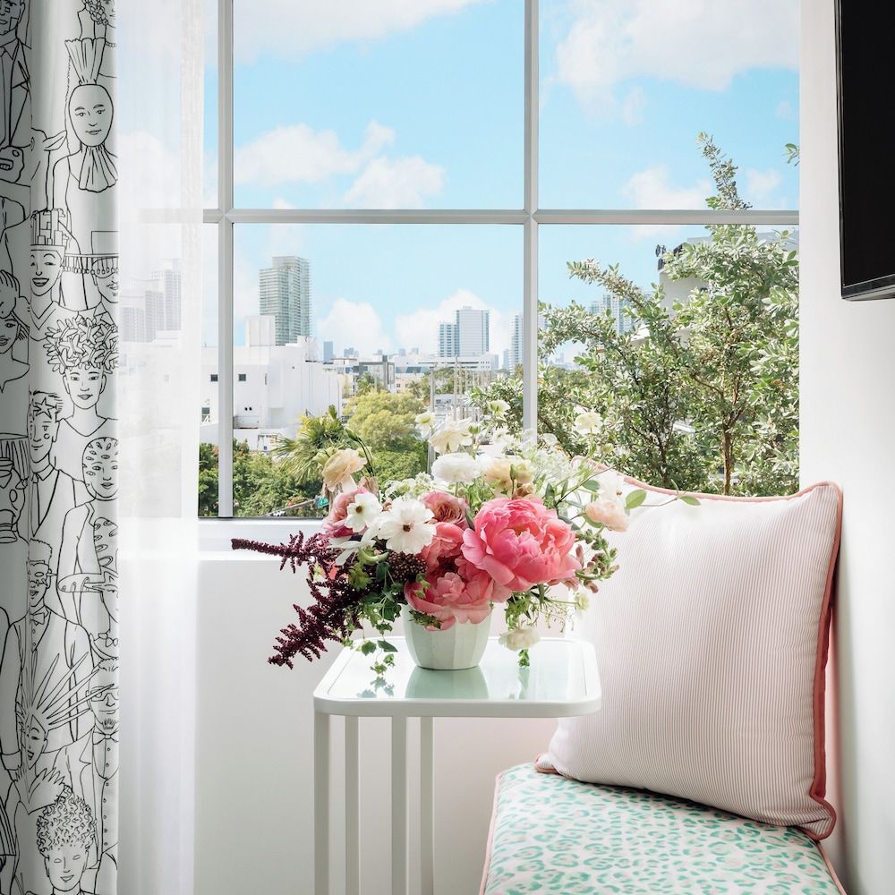 the goodtime hotel, Miami Beach, a Tribute Portfolio Hotel Room, 1 Queen Bed, Non Smoking (Hearing Accessible) 5