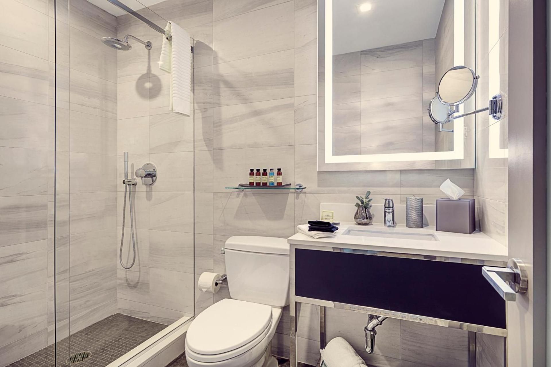 Deluxe Queen Room with Terrace