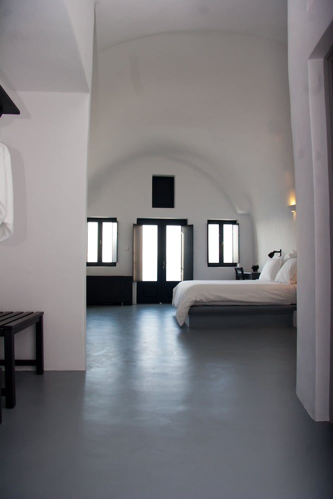 Grand Ambassador Santorini Hotel Cave Suite Infinity Pool Caldera View 5