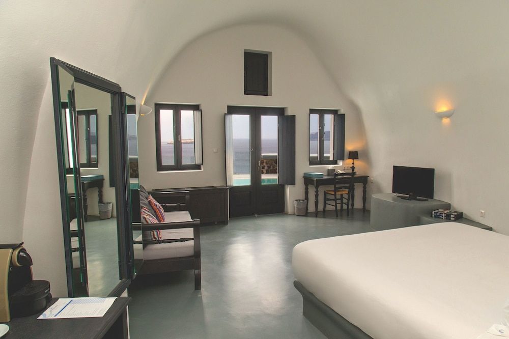 Grand Ambassador Santorini Hotel Cave Suite Infinity Pool Caldera View 4