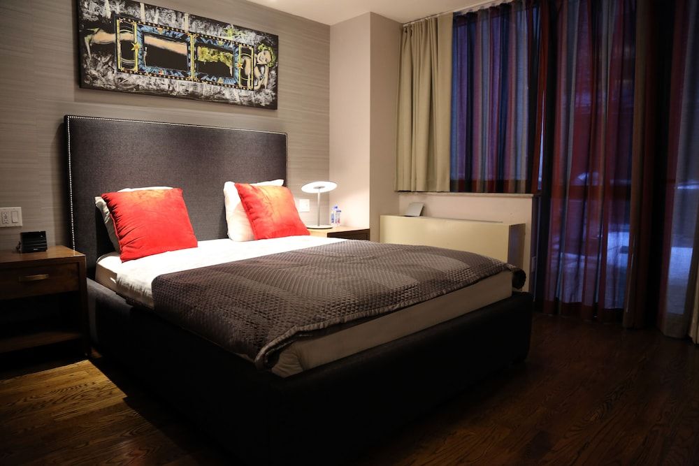 Deluxe Suite, Queen and Sofa Bed, City View, Patio, Kitchen