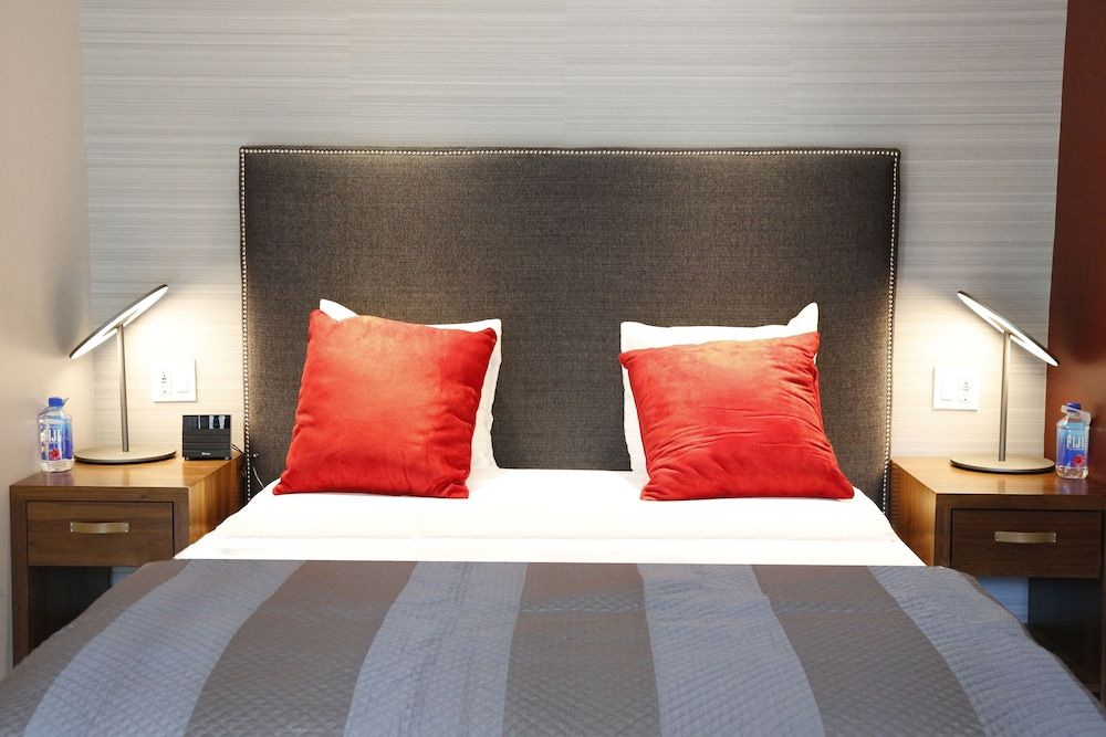 Deluxe Suite, Queen and Sofa Bed, City View, Patio, Kitchen