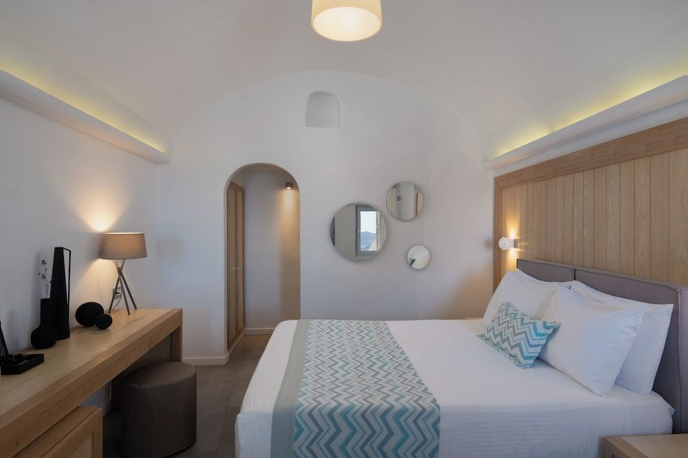 Volcano View Hotel Santorini Superior Triple Room