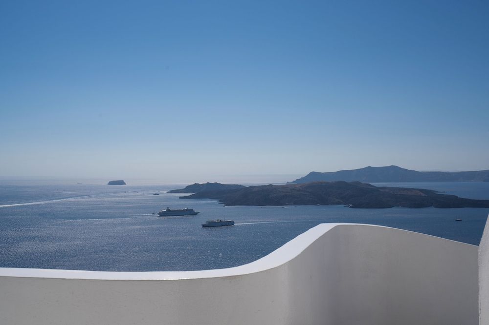 Volcano View Hotel Santorini Superior Triple Room 4