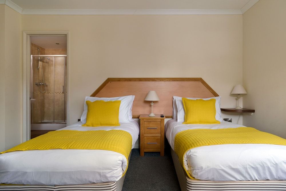 St Andrews Hotel Twin Room, Ensuite 2