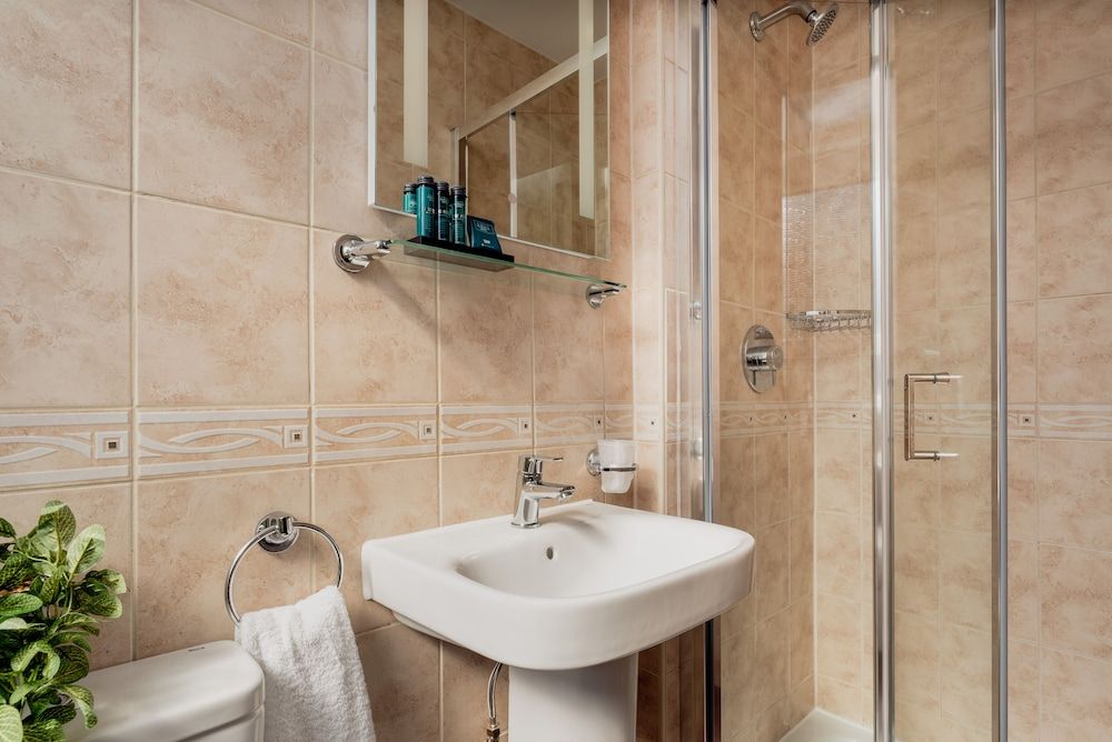 St Andrews Hotel Executive Double Room, Private Bathroom 5