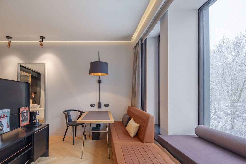 ANDAZ MUNICH SCHWABINGER TOR, BY HYATT Deluxe Room, 1 King Bed 4