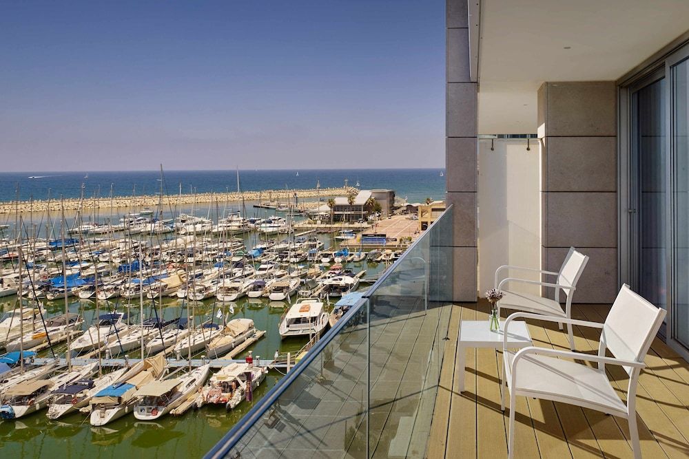 Deluxe Room, 2 Twin Beds, Marina View