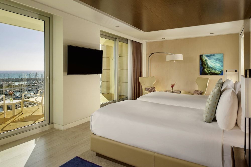 Deluxe Room, 2 Twin Beds, Marina View