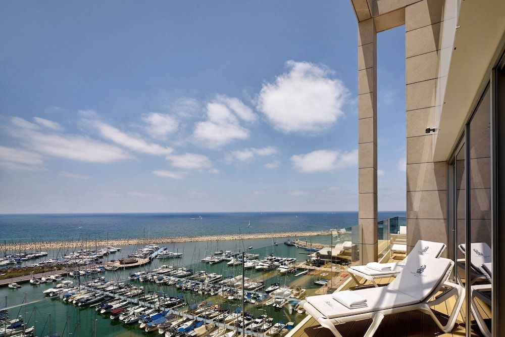 Suite, 1 King Bed, Sea View