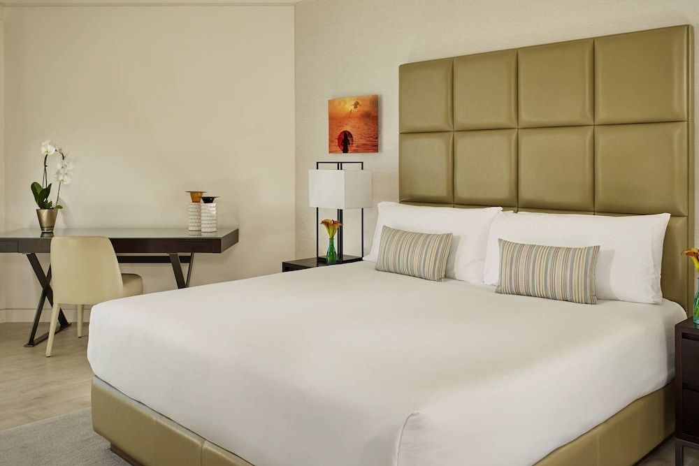 Suite, 1 Double Bed, Balcony, Sea View