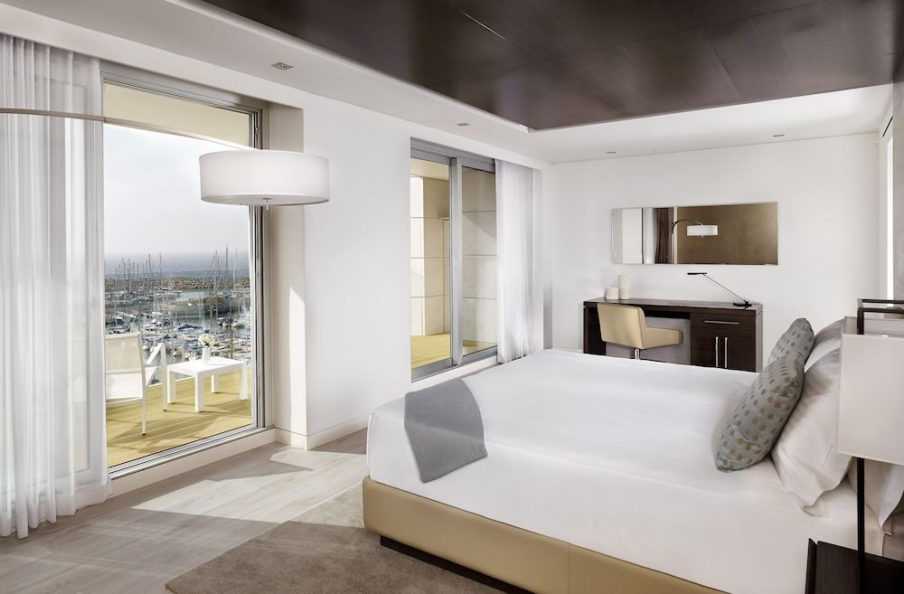 The Ritz-Carlton, Herzliya Superior Room, 1 Queen Bed, Partial Sea View, Corner 2