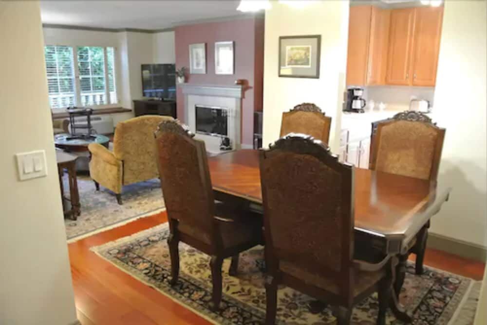 undefined Cow Hollow Inn & Suites 6