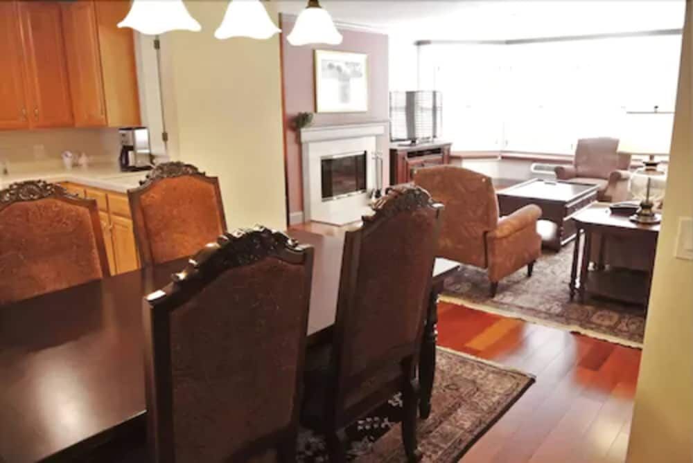 undefined Cow Hollow Inn & Suites 3
