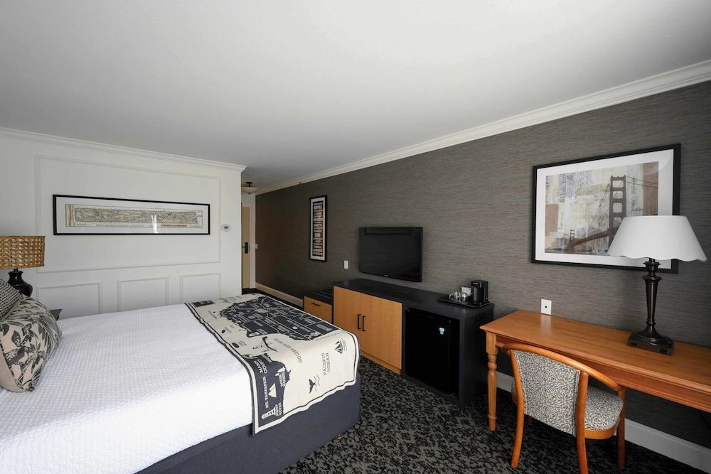 undefined Cow Hollow Inn & Suites 10