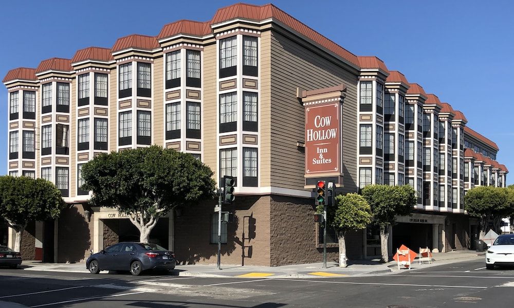 undefined Cow Hollow Inn & Suites 4