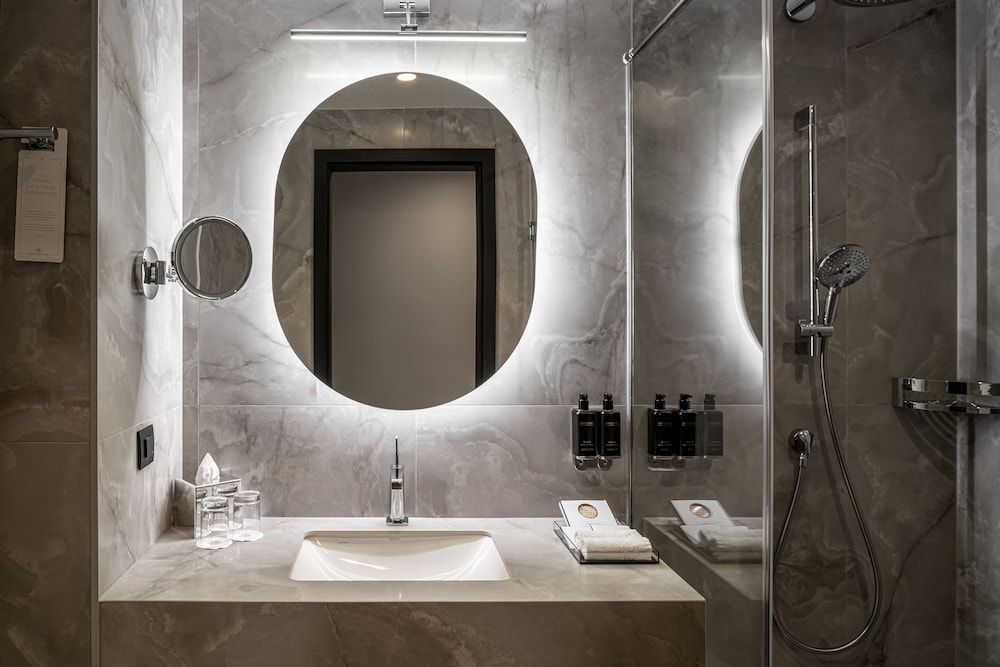 The Marmorosch Bucharest, Autograph Collection Silver, Guest room, 2 Twin 5