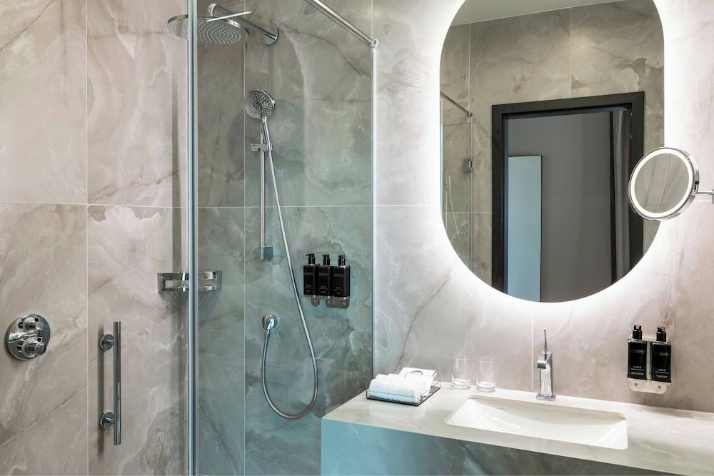 The Marmorosch Bucharest, Autograph Collection Silver, Guest room, 2 Twin 6